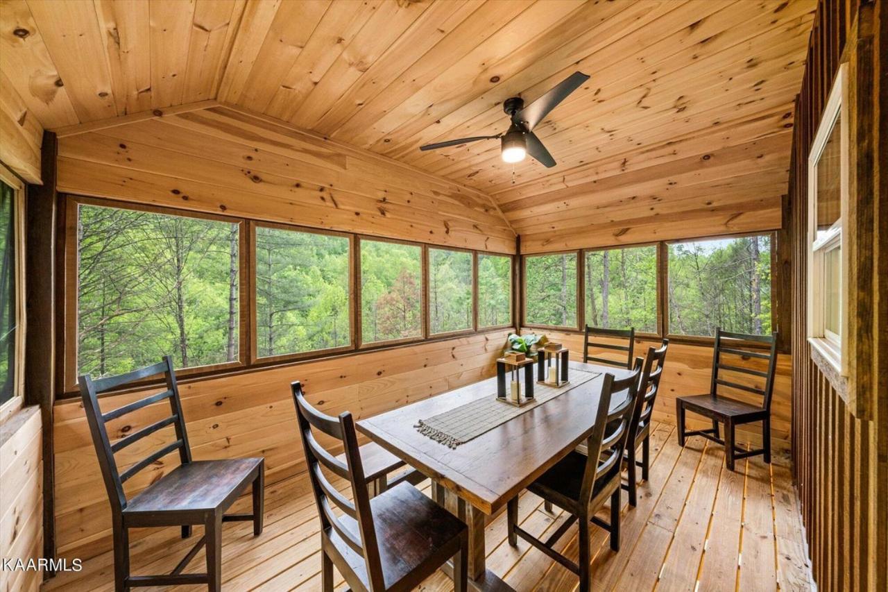 Luxe Retreat - June Sale! - Easy Drive - Xl Swim Spa - Award Winning! Sevierville Exteriör bild