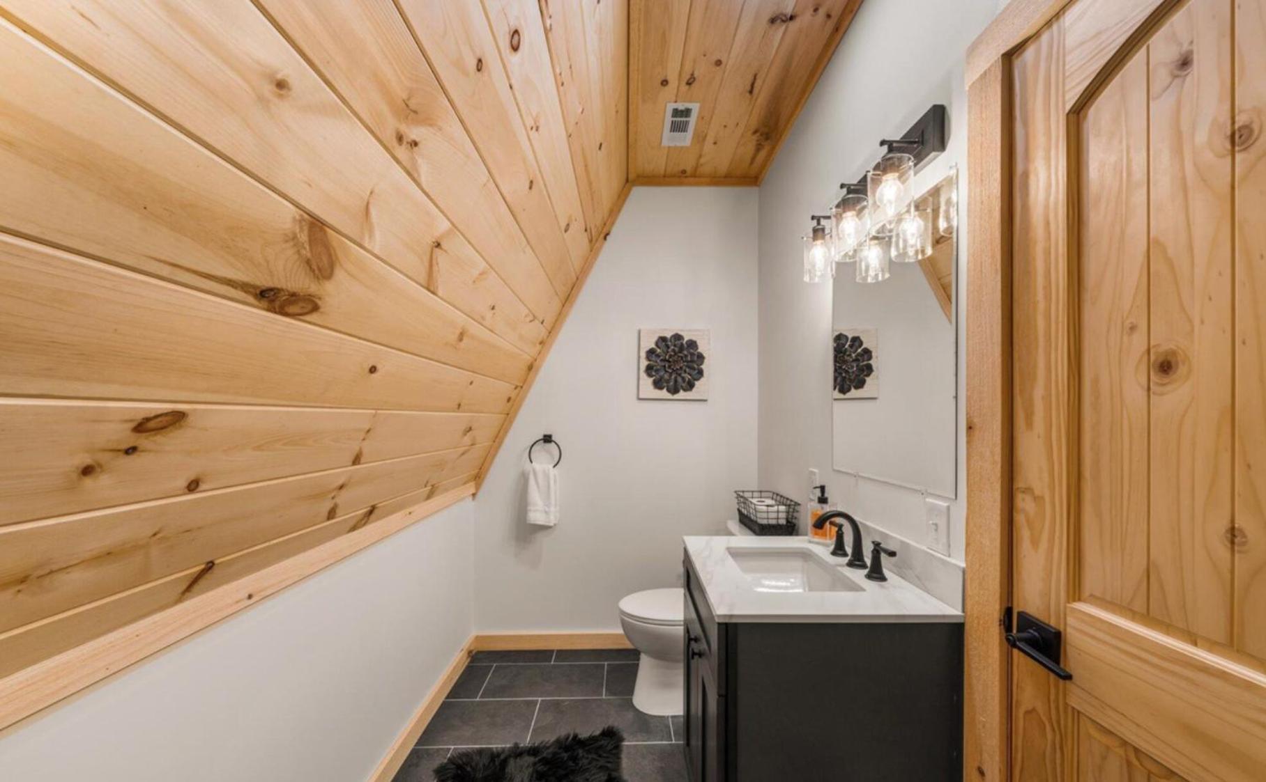 Luxe Retreat - June Sale! - Easy Drive - Xl Swim Spa - Award Winning! Sevierville Exteriör bild