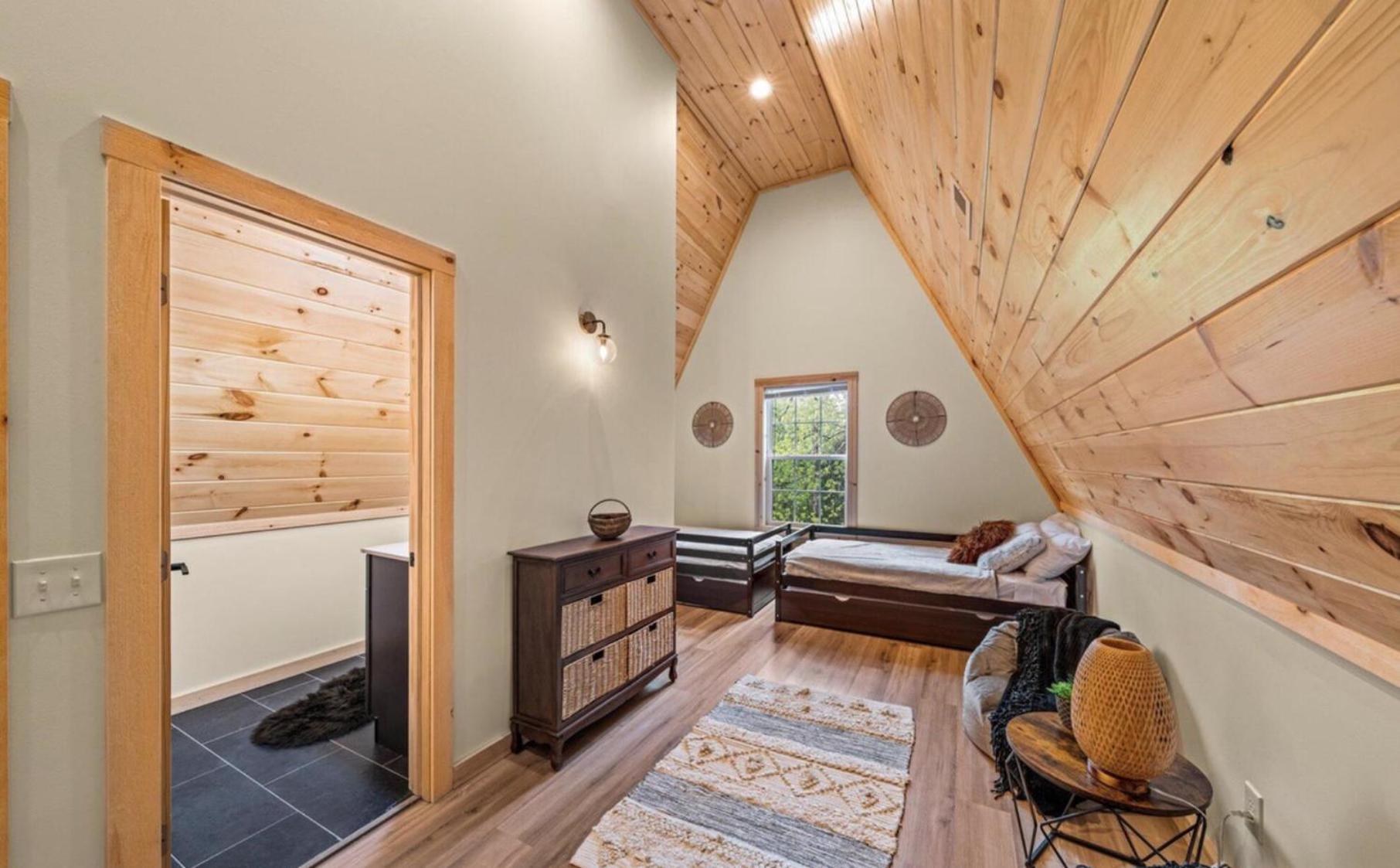 Luxe Retreat - June Sale! - Easy Drive - Xl Swim Spa - Award Winning! Sevierville Exteriör bild
